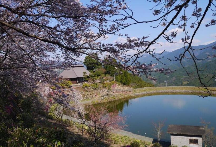 Hostel & Tatami Bar Uchikobare  内子晴れ