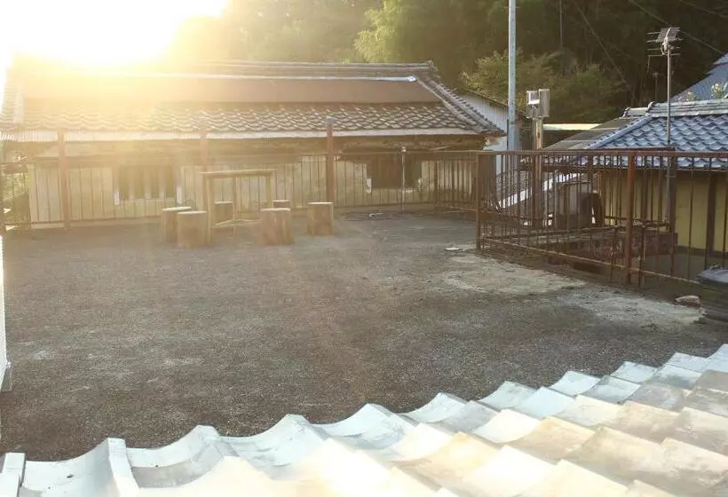 Hostel & Tatami Bar Uchikobare  内子晴れ