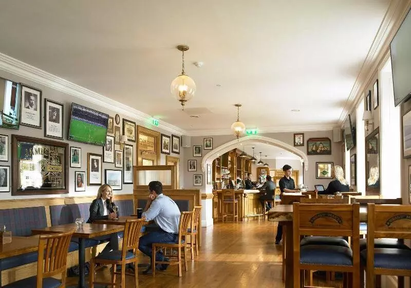 בית מלון כפרי Breaffy Woods