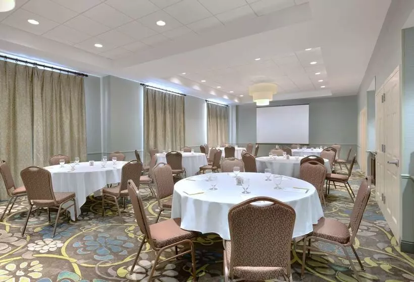 هتل Hilton Garden Inn Worcester