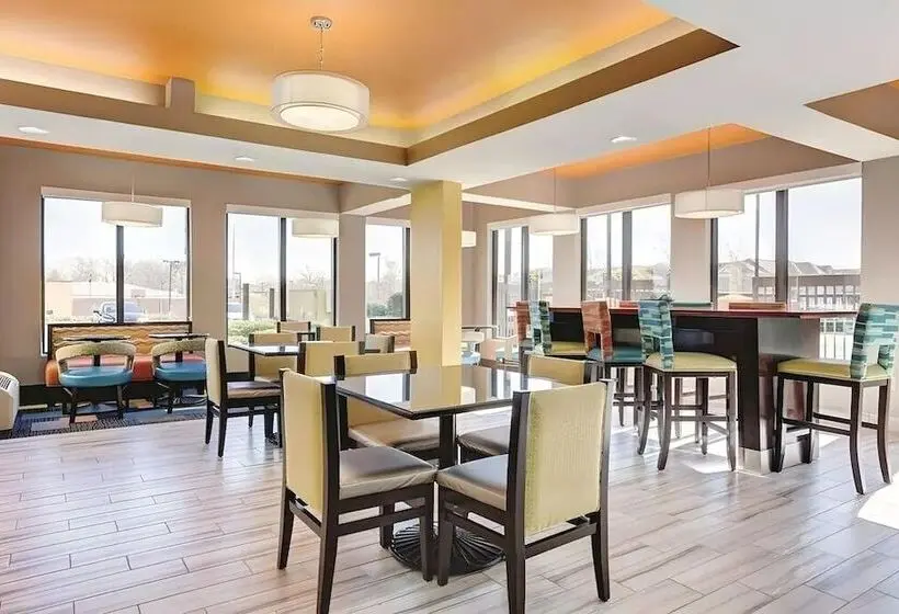 ホテル OYO Townhouse Jackson Ridgeland