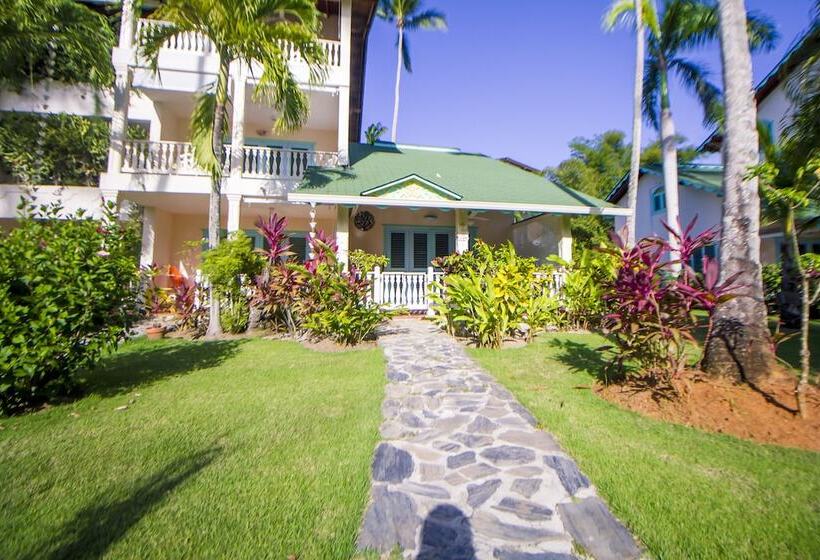 هتل Playa Colibri