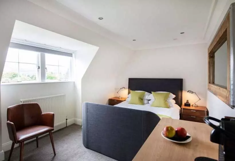 בית מלון כפרי The Lovat, Loch Ness