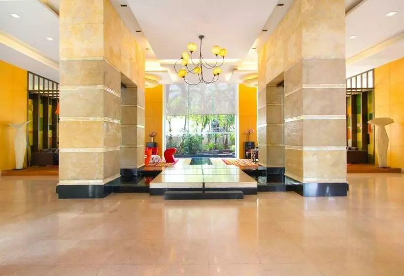 Отель Urbana Langsuan