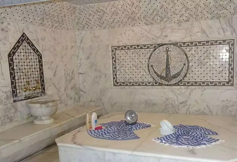 Maxwell Holiday Club