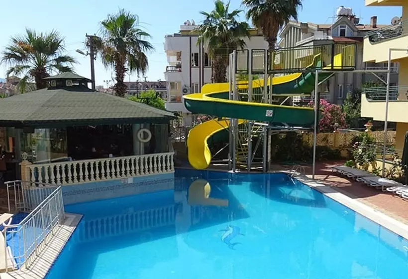 Maxwell Holiday Club