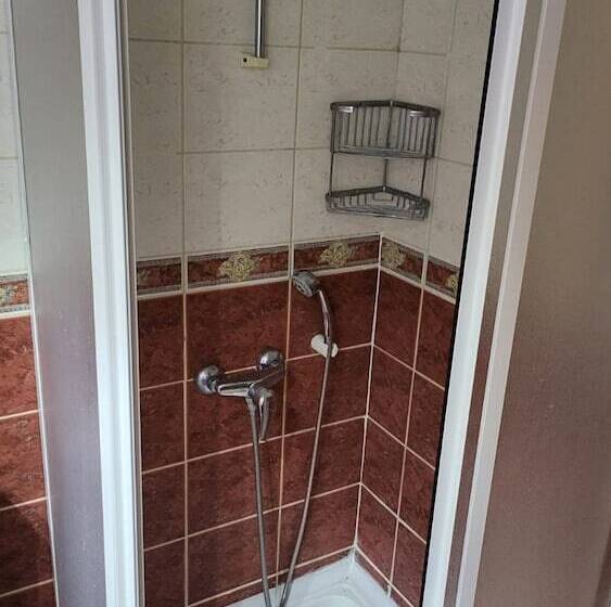 Maxwell Holiday Club