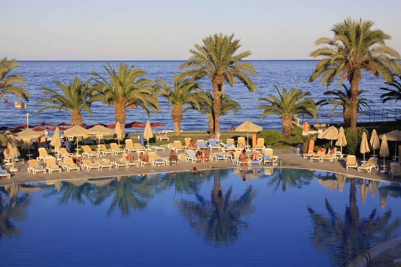 אתר נופש Aqi Hydros Club