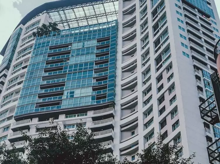 Отель Urbana Langsuan