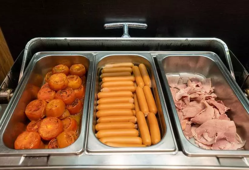 Отель Urbana Langsuan