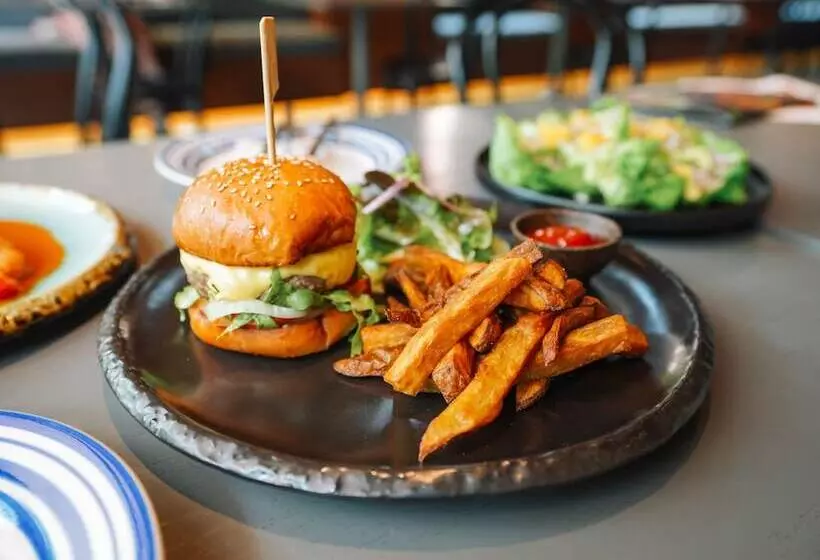 Отель Urbana Langsuan