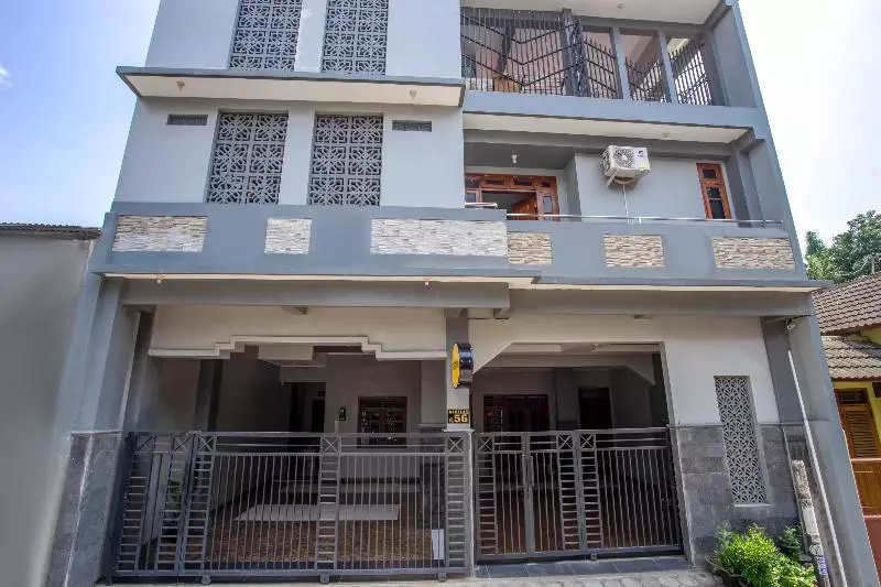 هتل Spot On 2881 Nabila Homestay