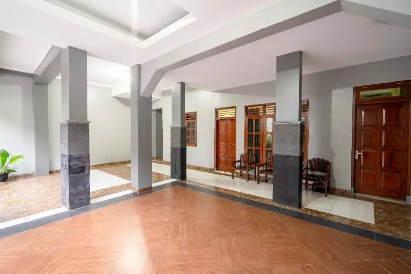 هتل Spot On 2881 Nabila Homestay