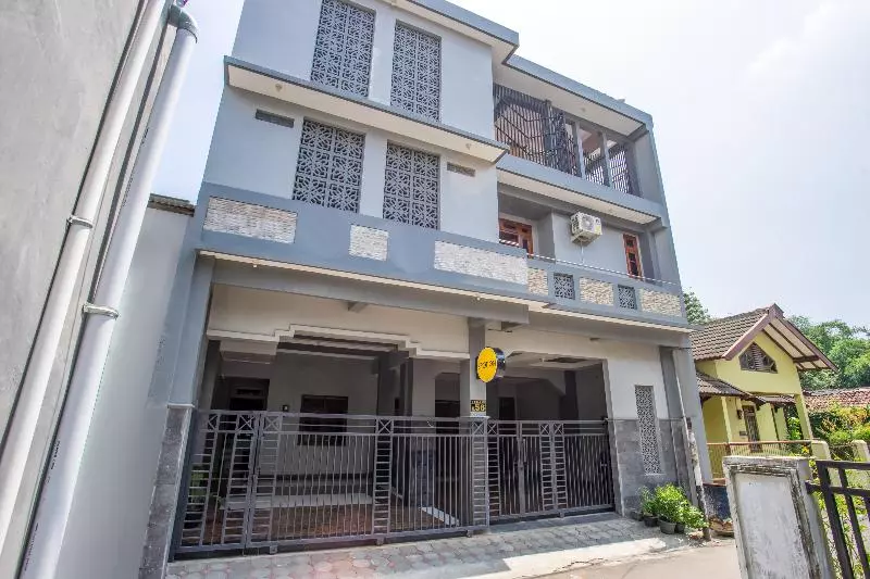 هتل Spot On 2881 Nabila Homestay