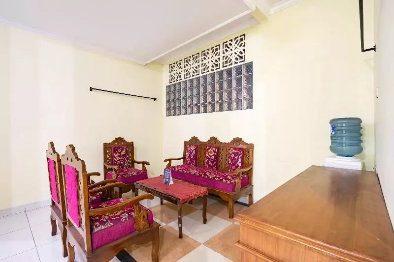 هتل Spot On 2881 Nabila Homestay