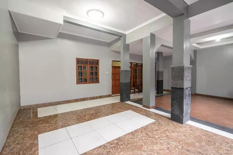 هتل Spot On 2881 Nabila Homestay