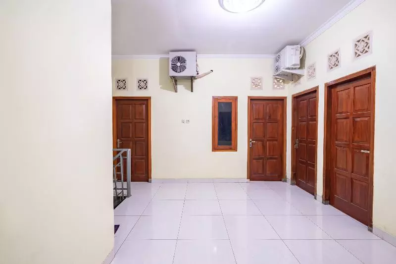 هتل Spot On 2881 Nabila Homestay