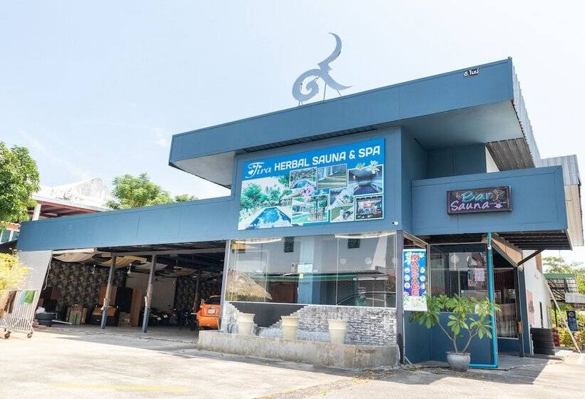 호텔 Tira Hostel @chalong Phuket By Oyo Rooms