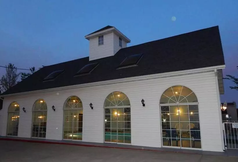 هتل Carriage House Inn