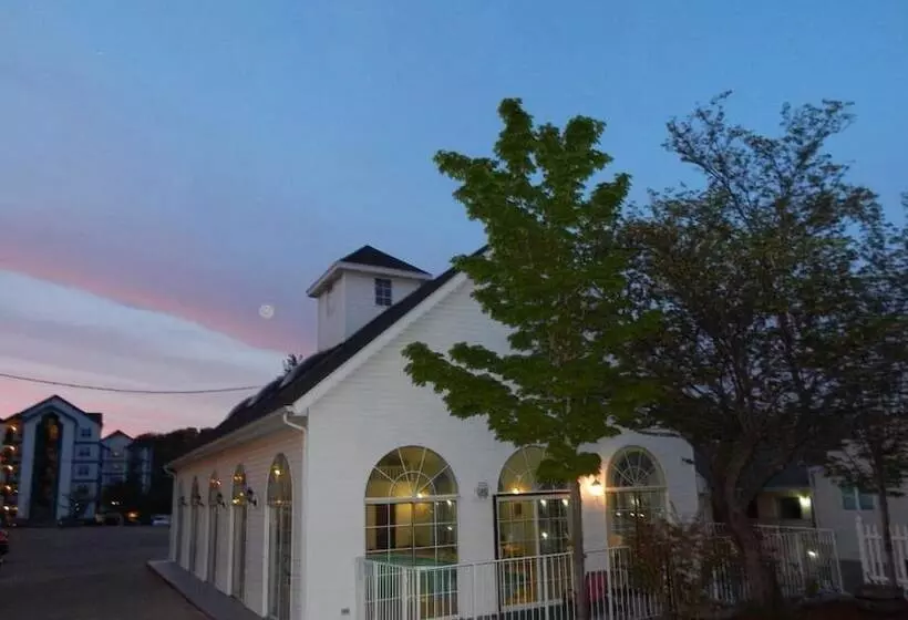 هتل Carriage House Inn