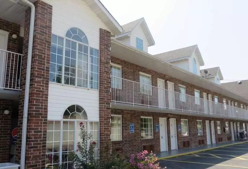 هتل Carriage House Inn