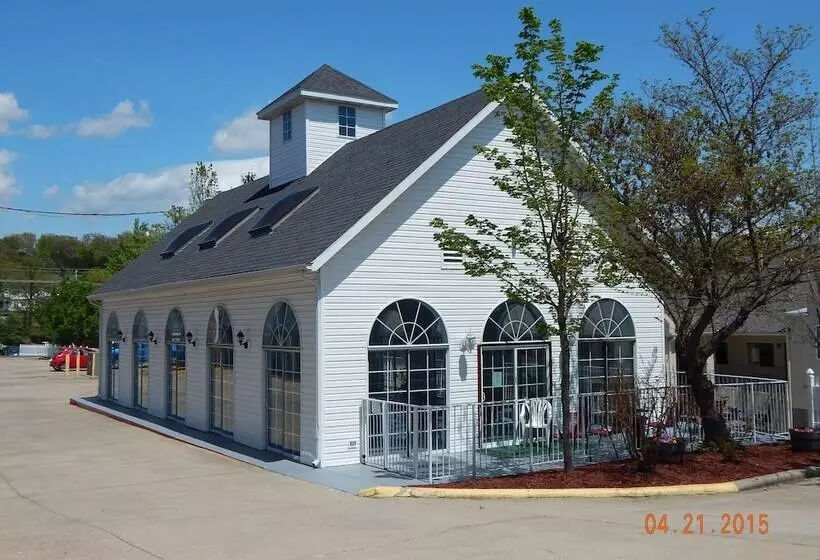 هتل Carriage House Inn