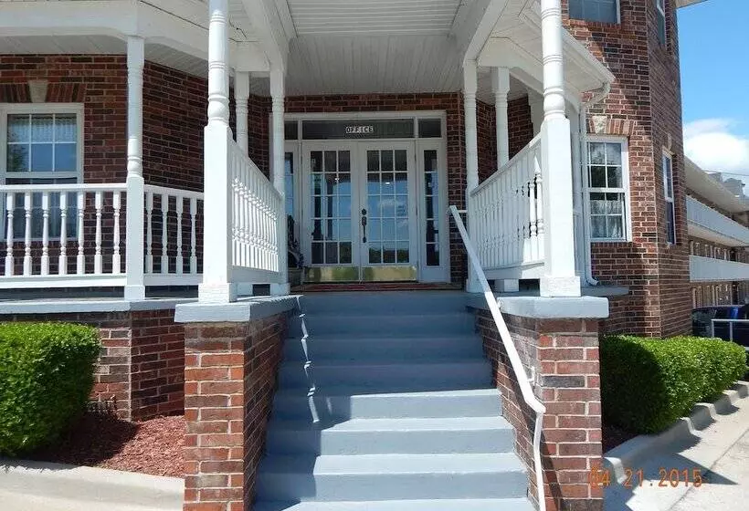 هتل Carriage House Inn