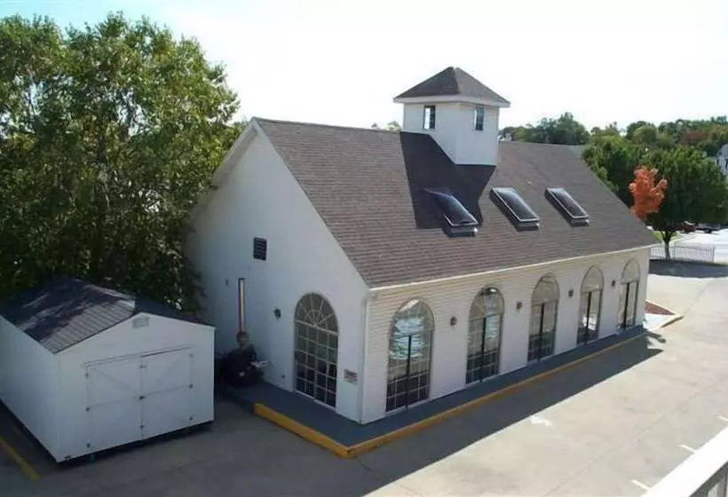 هتل Carriage House Inn