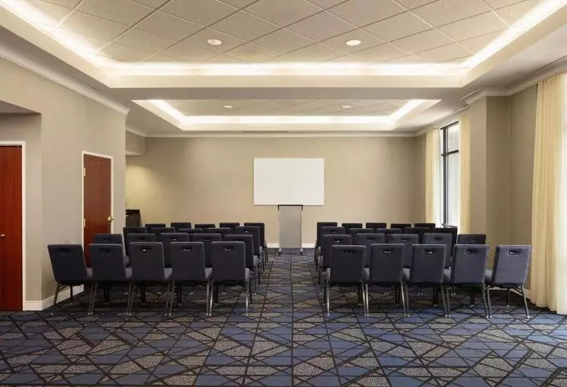 فندق Courtyard Louisville Airport