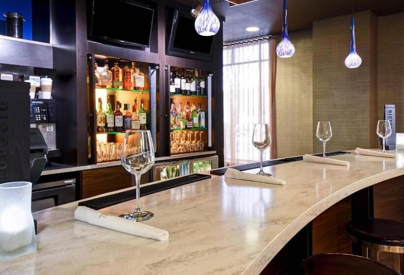 בית מלון כפרי Courtyard Louisville Airport