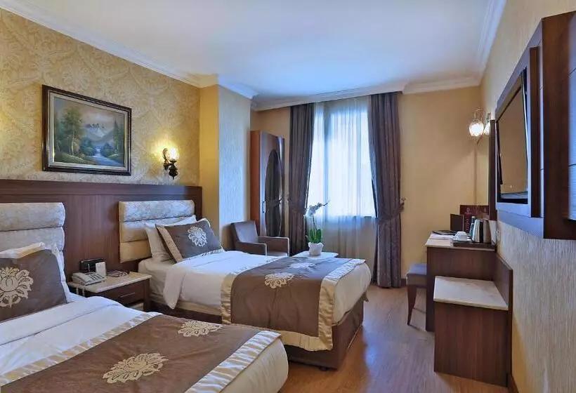 Hotel Grand Hilarium