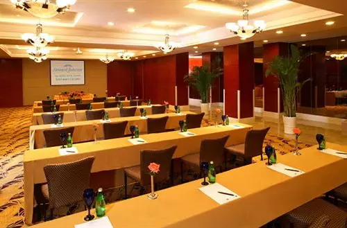 Отель Howard Johnson All Suites Suzhou