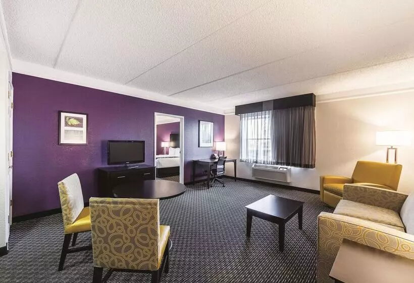 فندق La Quinta Inn & Suites By Wyndham San Antonio Downtown
