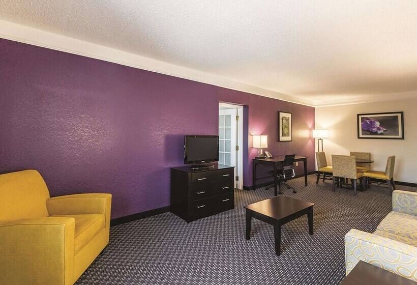 هتل La Quinta Inn & Suites By Wyndham San Antonio Downtown