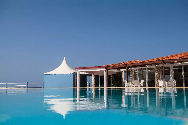 هتل Murdeira Village