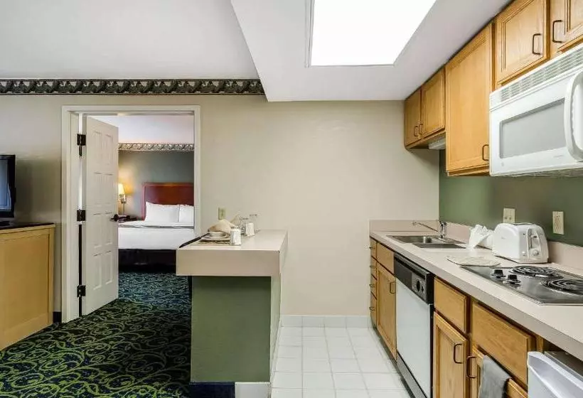 בית מלון כפרי Quality Inn & Suites Lexington