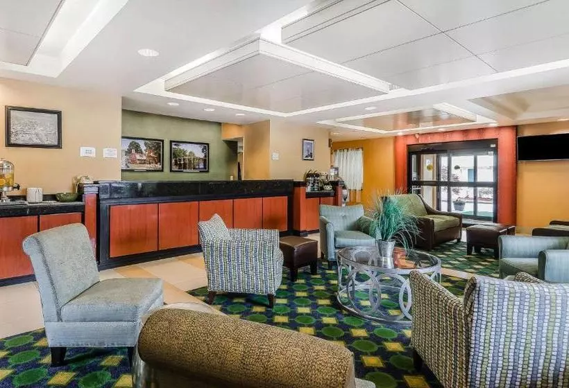 בית מלון כפרי Quality Inn & Suites Lexington