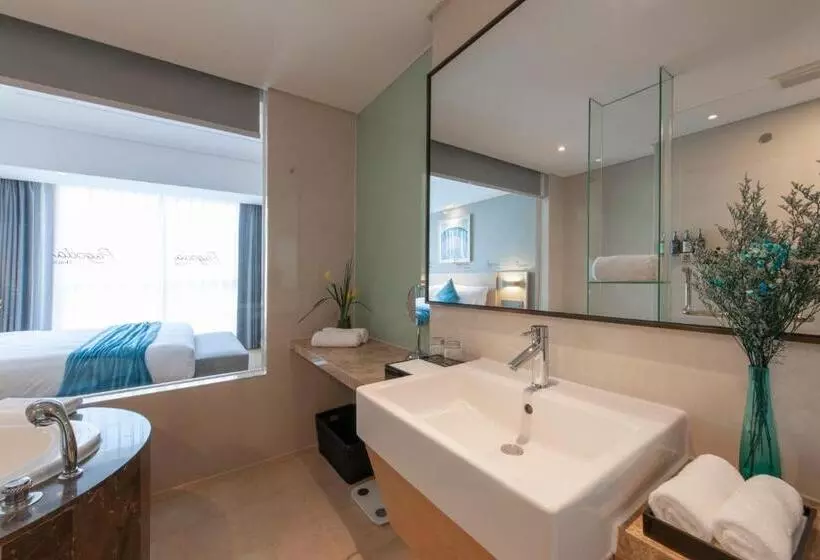 هتل Shanghai Baixia Pagoda