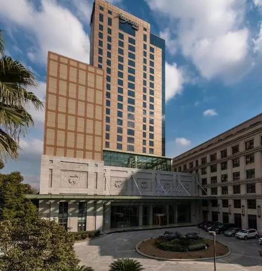 هتل Shanghai Baixia Pagoda