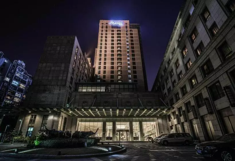 هتل Shanghai Baixia Pagoda