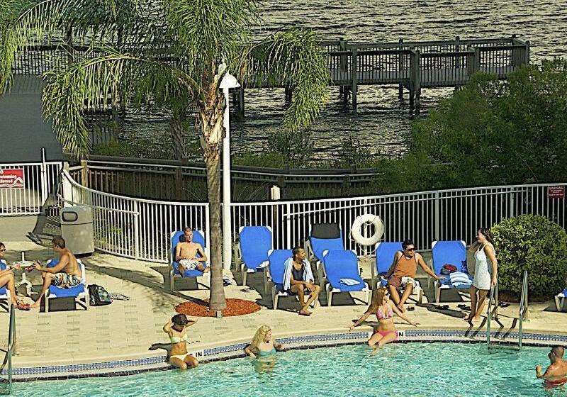 בית מלון כפרי Blue Heron Beach Resort