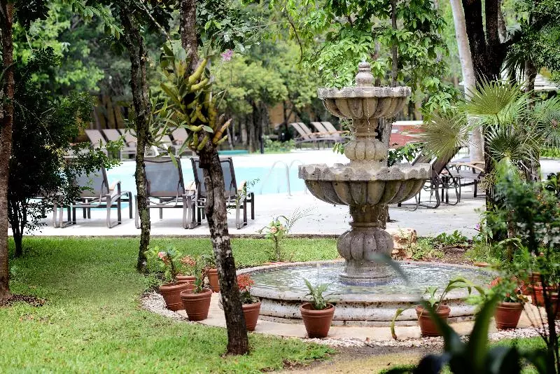 فندق Courtyard By Marriott Cancun Airport