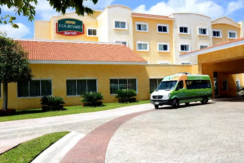 فندق Courtyard By Marriott Cancun Airport