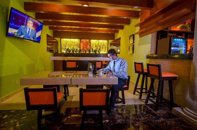 فندق Courtyard By Marriott Cancun Airport