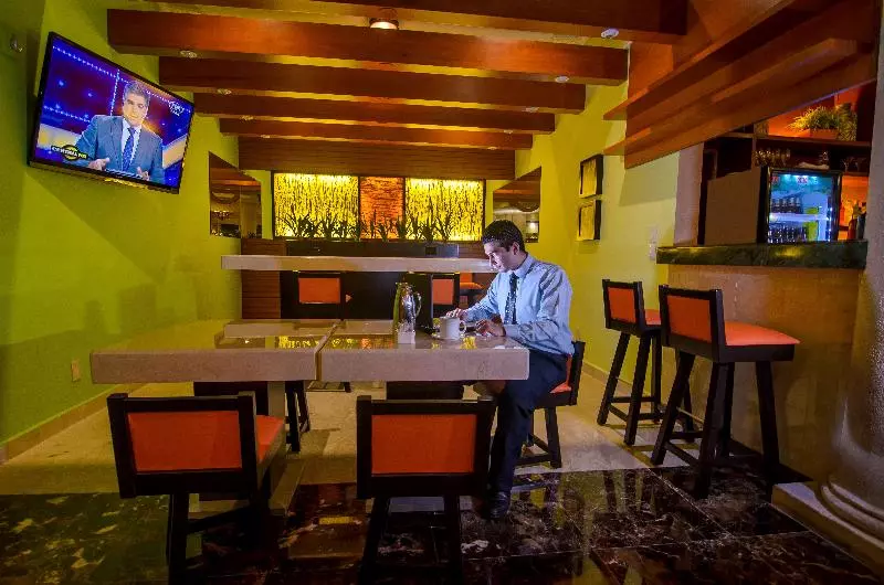 فندق Courtyard By Marriott Cancun Airport