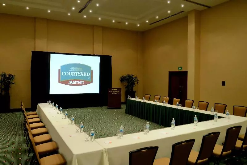 فندق Courtyard By Marriott Cancun Airport