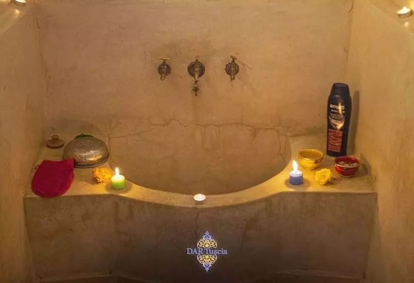 هتل Riad Dar Tuscia