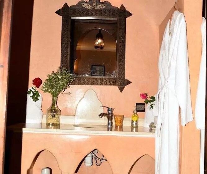 هتل Riad Dar Tuscia