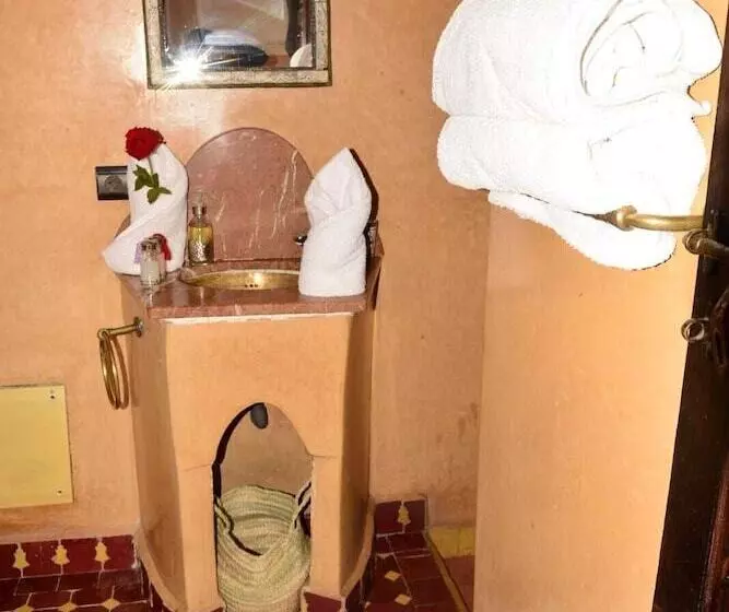 هتل Riad Dar Tuscia