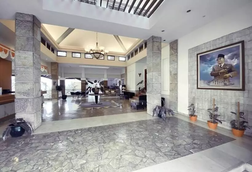 호텔 De Ningrat Topas Galeria